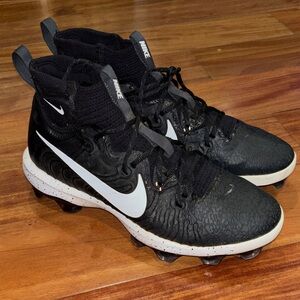 Nike men’s Black & White High-Top football Cleats with Swoosh size 10.5
